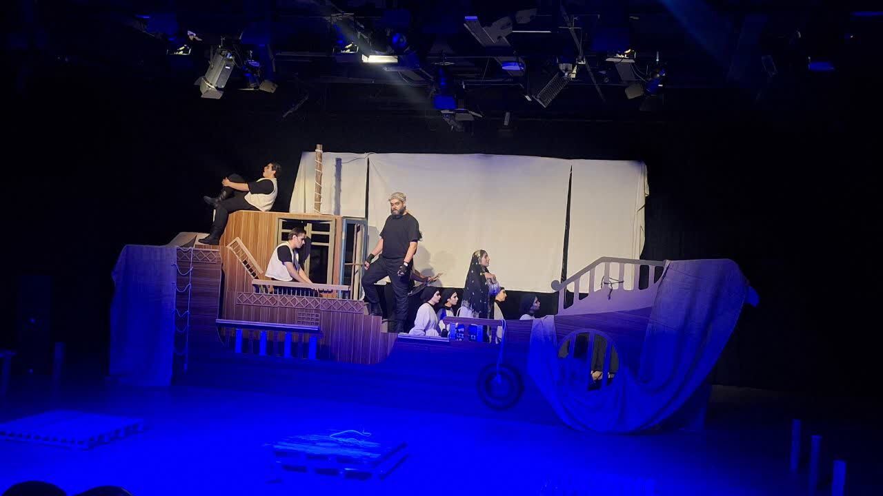 نمایش صحنه ای« استرالیا» در تئاتر شهر قزوین به روی صحنه رفته است