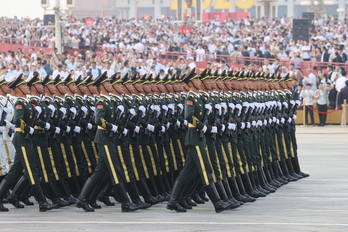 رژه درپکن؛ روایت و واقعیت قدرت