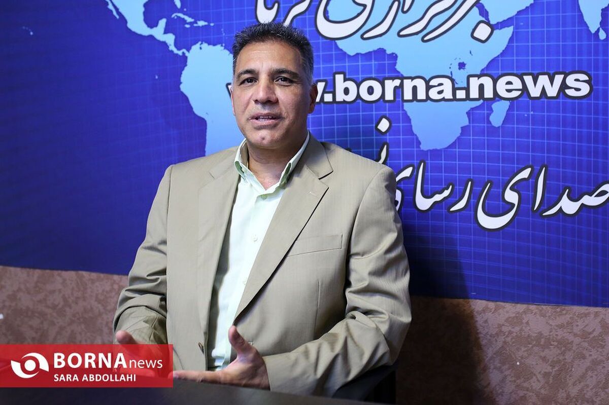 کارشناس فوتبال: مدعیان لیگ برتر ثبات ندارند/ باشگاه‌ها به جای بازیکن‌سازی، چشم به بازیکنان سایر تیم‌ها دارند