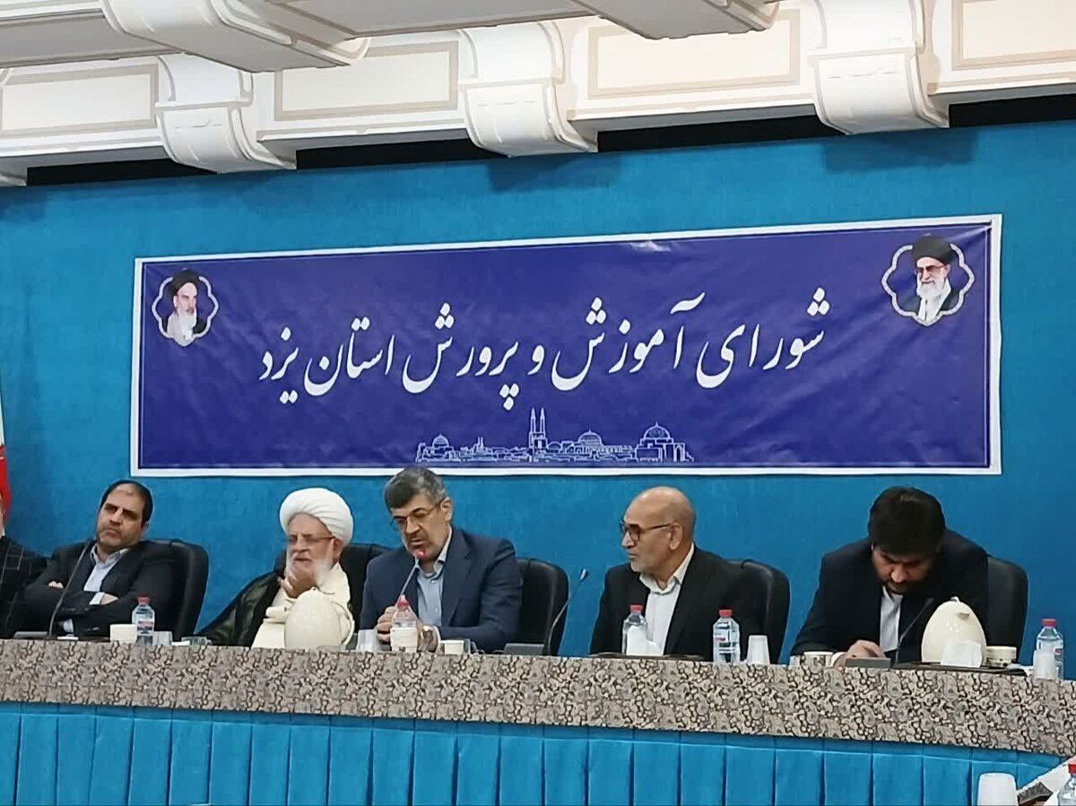 امام جمعه یزد: نسل جوان را بیشتر با فرهنگ الهی آشنا کنیم