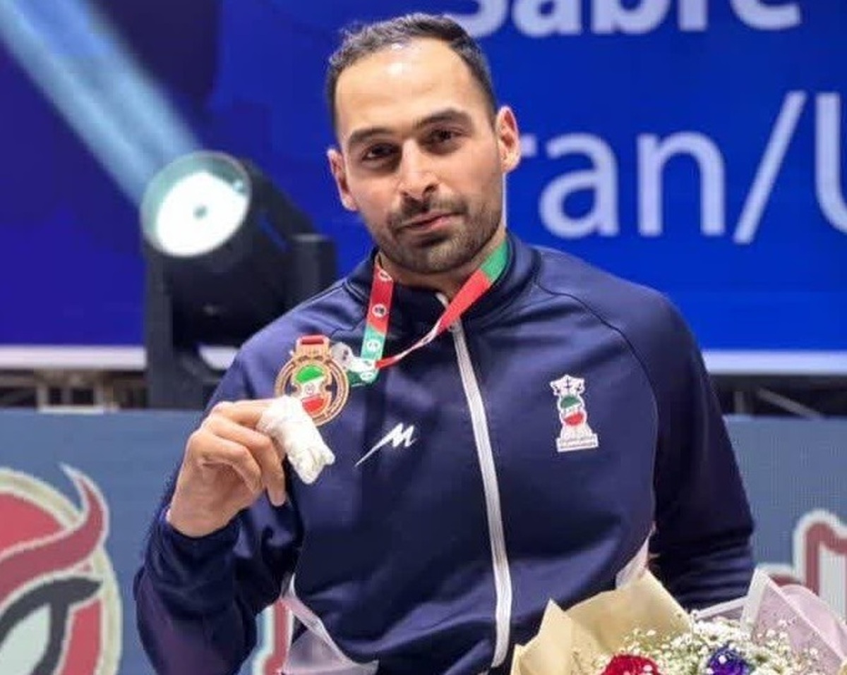 مدال برنز شمشیربازی جهان برگردن احمدرضا شهمیری