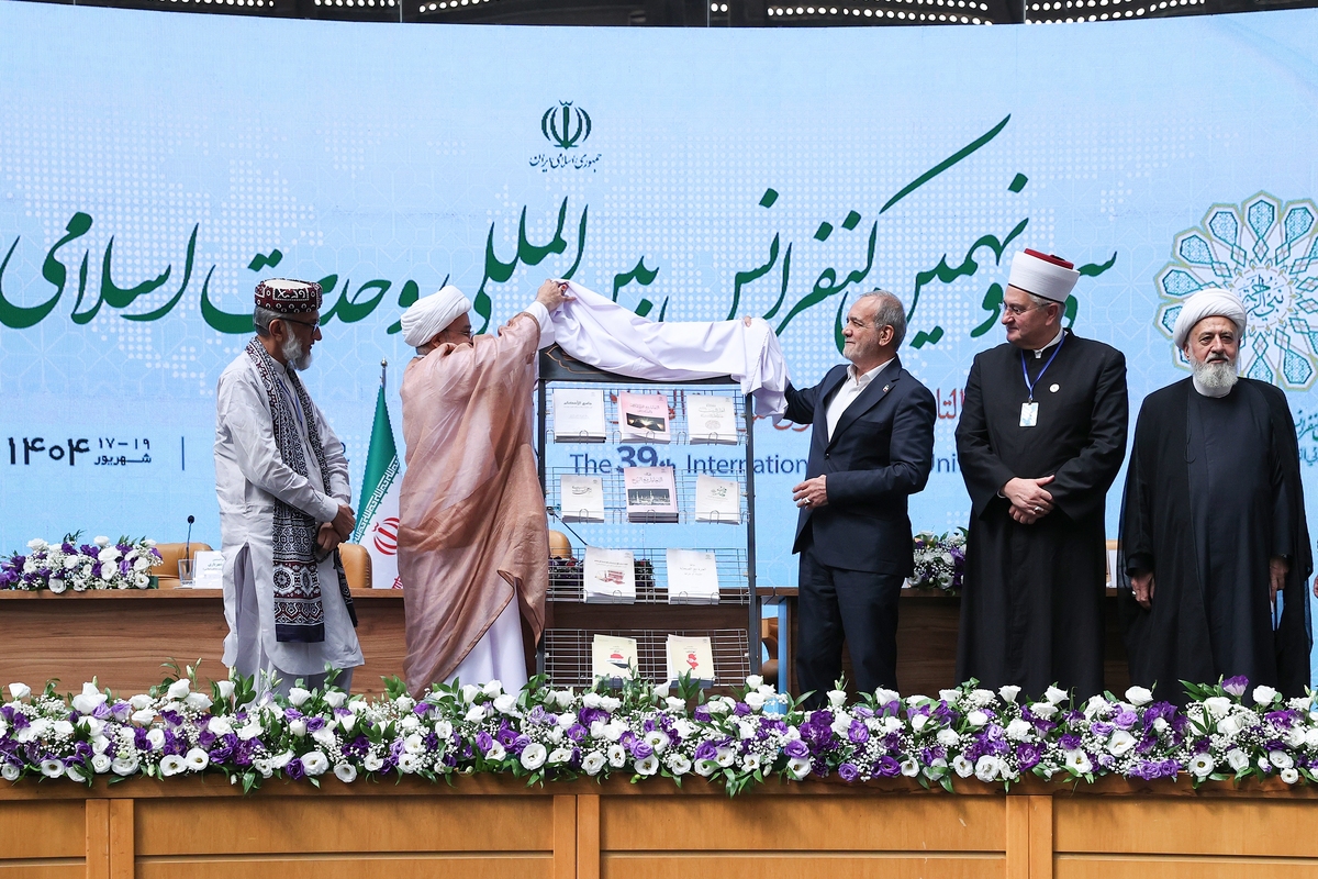 رونمایی از ۱۰ عنوان کتاب تقریبی