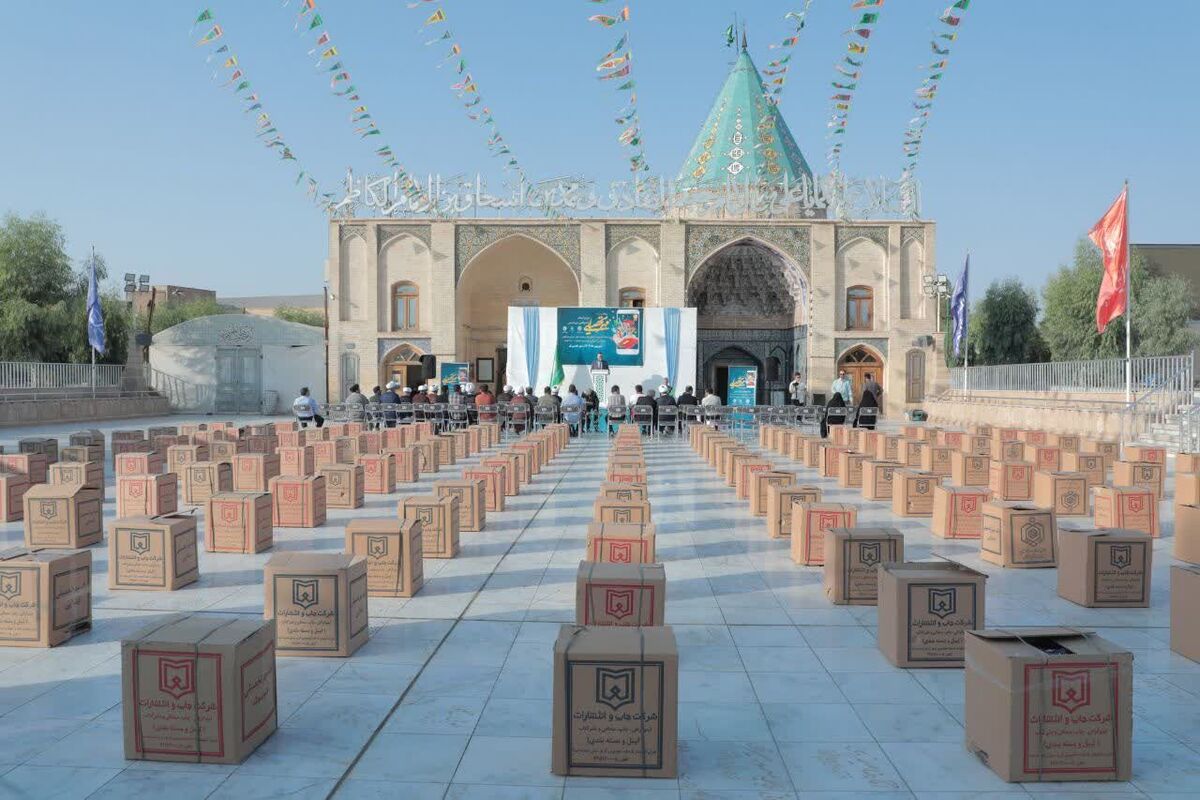توزیع هزار بسته لوازم التحریر میان دانش‌آموزان نیازمند در قم