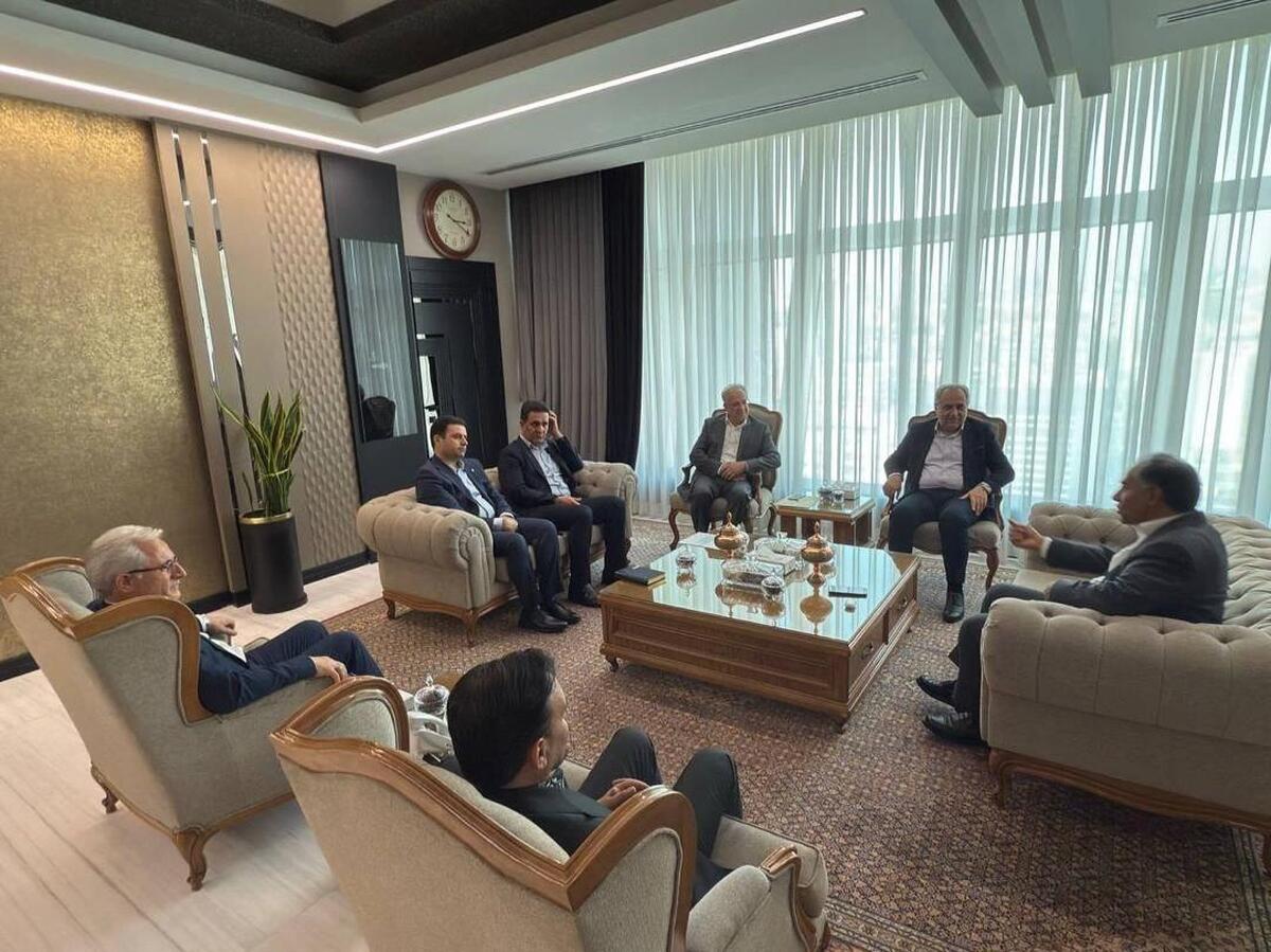 اعلام آمادگی بانک تجارت برای تامین مالی طرح های اقتصادی استان و حمایت ۶ هزار میلیارد تومانی از تراکتورسازی