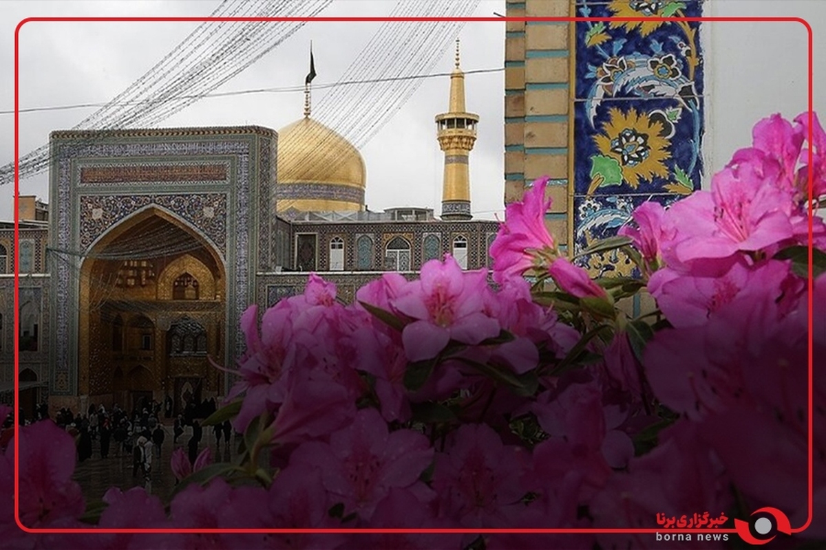 گل‌آرایی حرم مطهر رضوی به مناسبت میلاد پیامبر اکرم(ص) و امام صادق(ع)