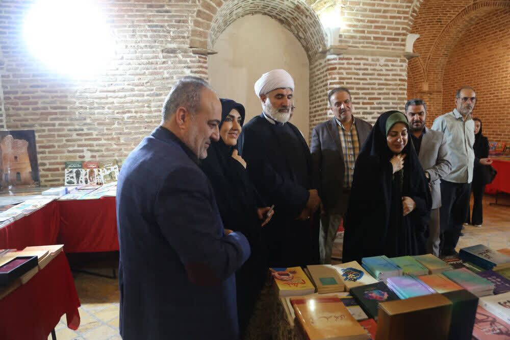 نمایشگاه فصلی کتاب در سرای سعدالسلطنه قزوین گشایش یافت نمایشگاه فصلی کتاب در سرای سعدالسلطنه قزوین گشایش یافت