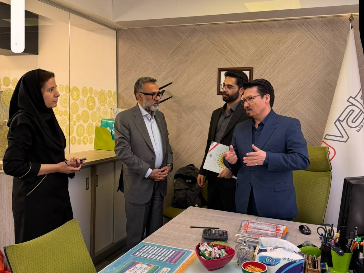 بازدید معاون توسعه و نظارت بر مراکز غیردولتی آموزش و پرورش از مؤسسه آموزشی فرهنگی واله