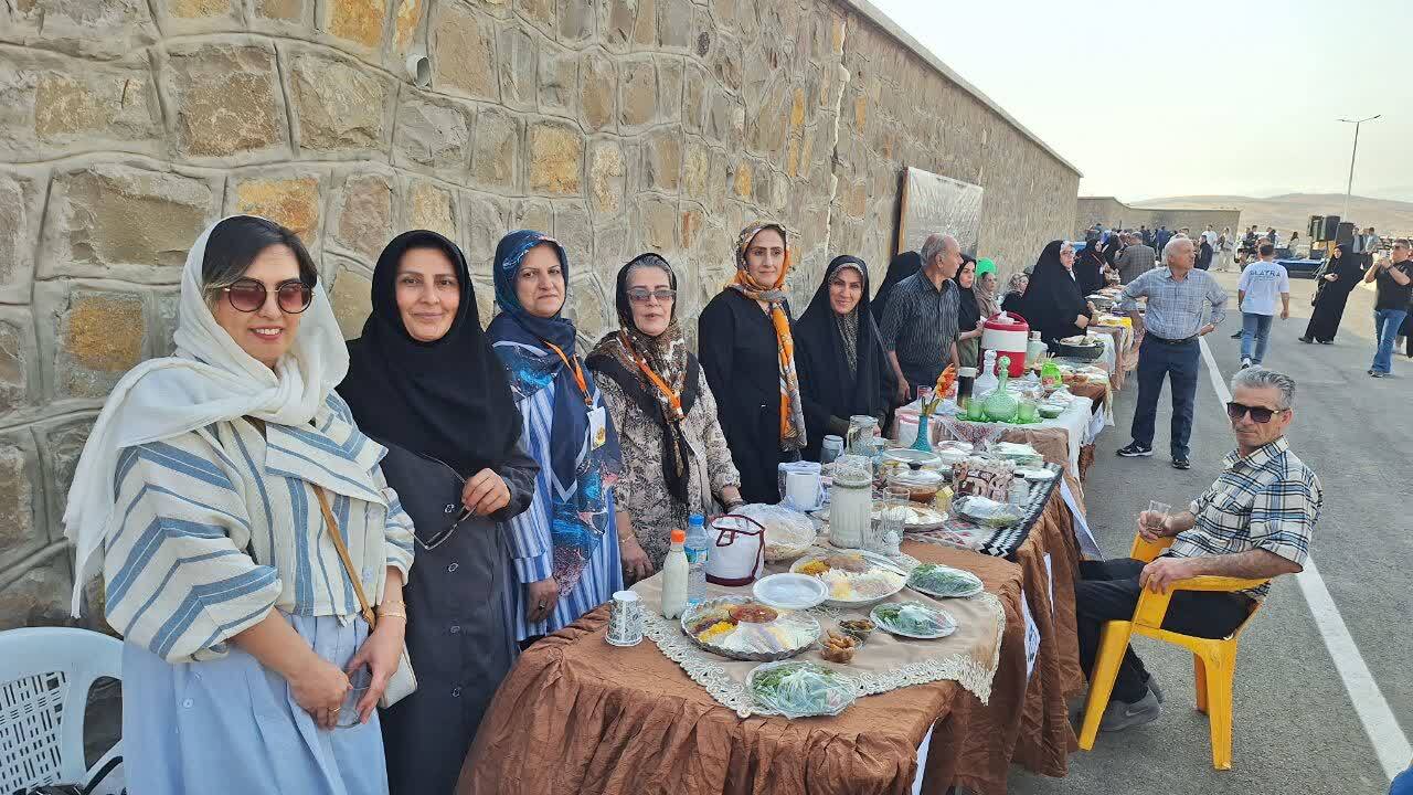 جشن بزرگ پیامبر مهربانی با استقبال مردم در قزوین برگزار شد جشن بزرگ پیامبر مهربانی با استقبال مردم در قزوین برگزار شد