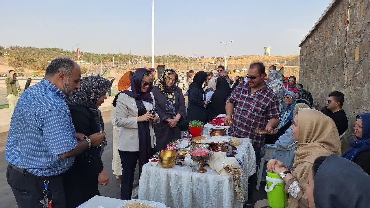 جشن بزرگ پیامبر مهربانی با استقبال مردم در قزوین برگزار شد جشن بزرگ پیامبر مهربانی با استقبال مردم در قزوین برگزار شد