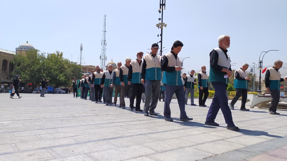 عزاداری عاشقان رضوی در همدان؛ خادمیاران و یاوران رضوی هم‌نوا با مردم در سوگ امام رضا(ع)