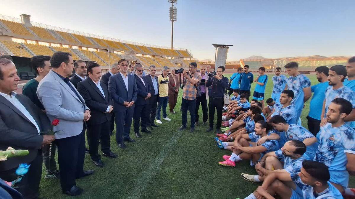 حضور استاندار قزوین در تمرینات تیم فوتبال شمس آذر