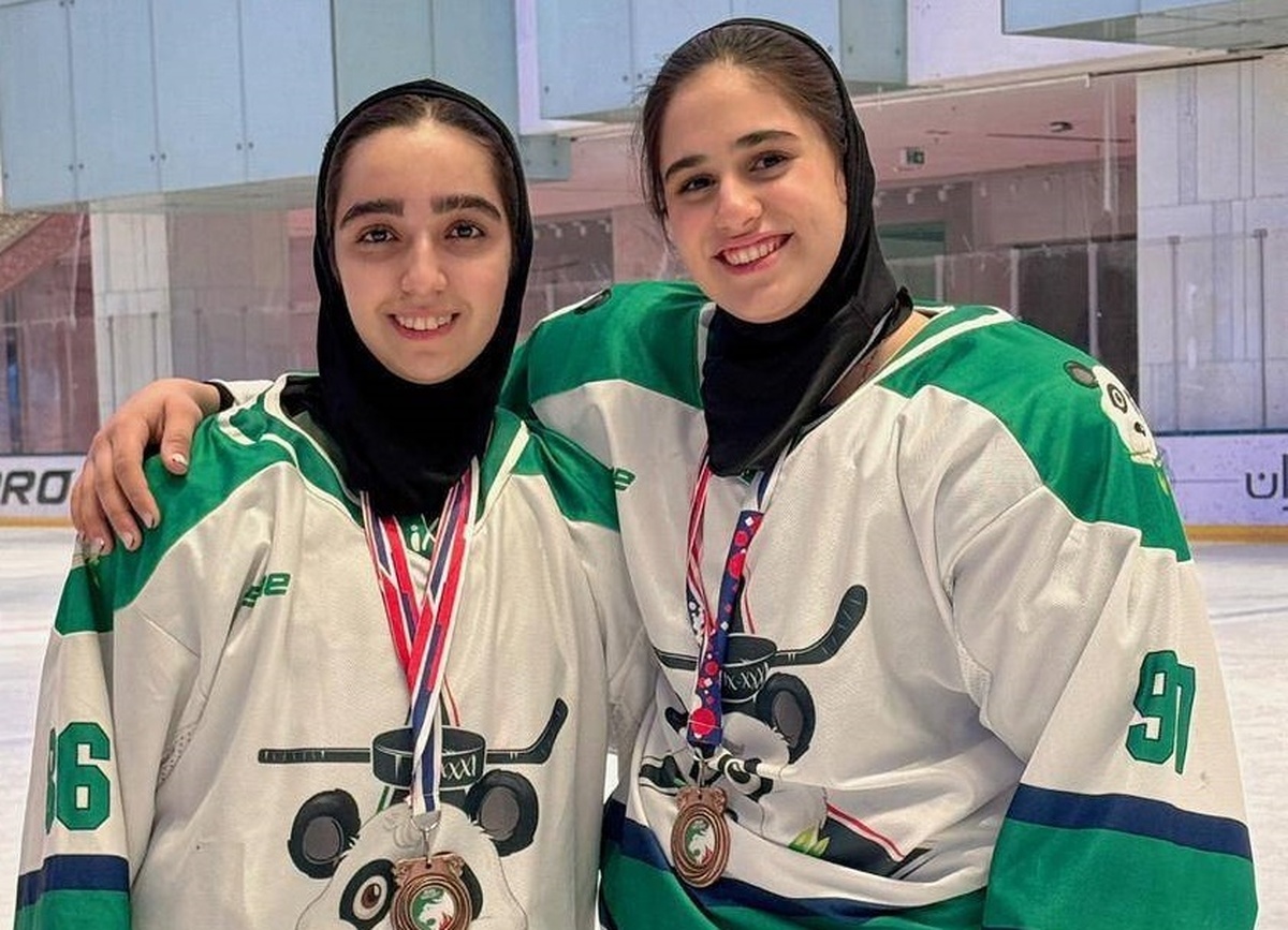 حضور دو بازیکن هاکی روی یخ جوانان دختر در لیگ مجارستان برای اولین بار