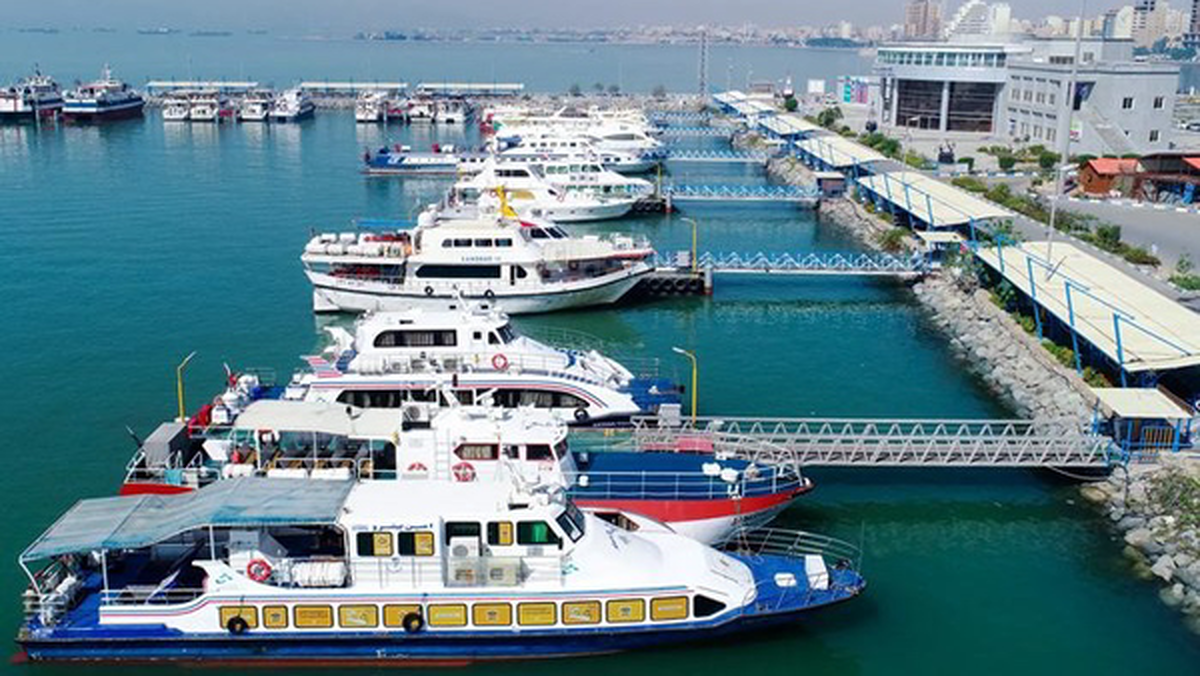 تردد شناورهای مسافری از بندر شهید حقانی به قشم و هرمز از سر گرفته شد