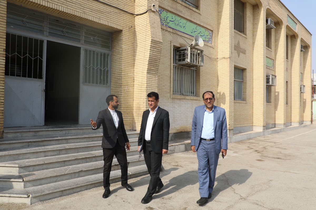 بازدید مدیرکل آموزش و پرورش هرمزگان از هنرستان کارآفرینان؛ تاکید بر توسعه مدارس مناطق محروم و هنرستان‌ها