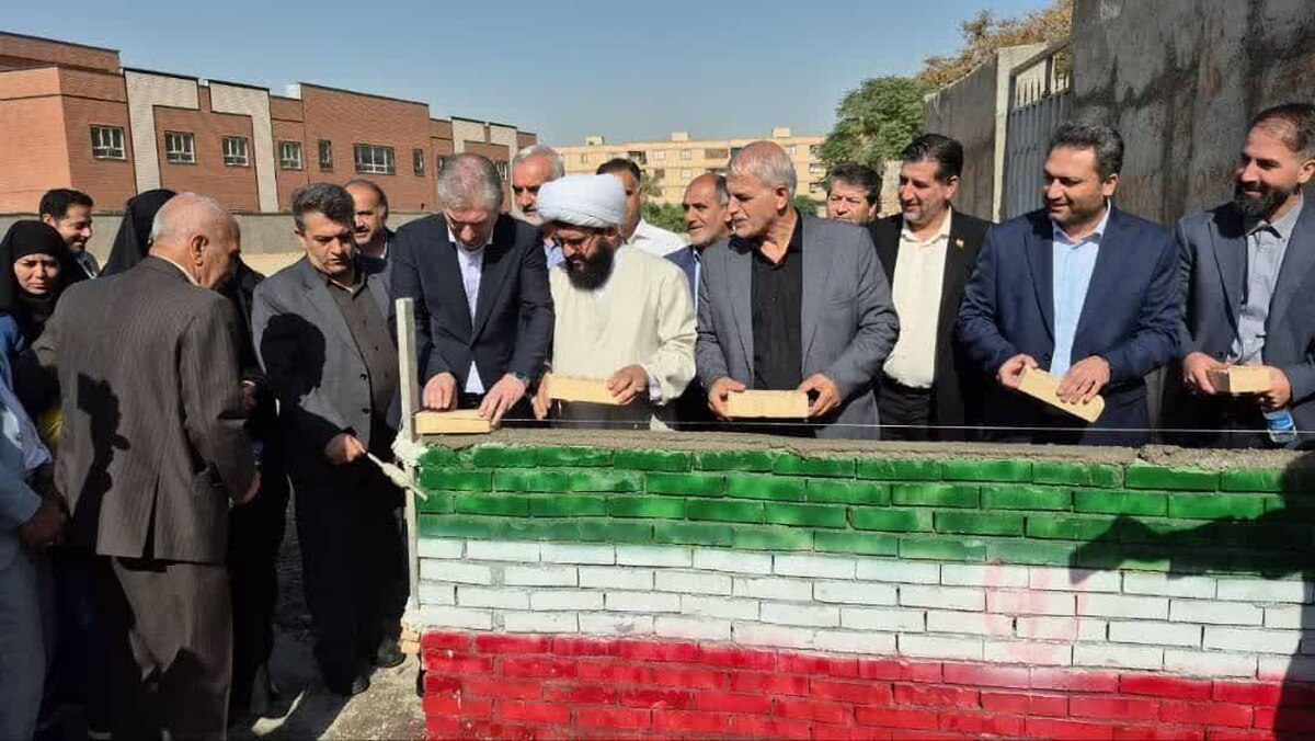 آیین خشت گذاری اولین مدرسه اولیا در شهرستان پاکدشت برگزار شد