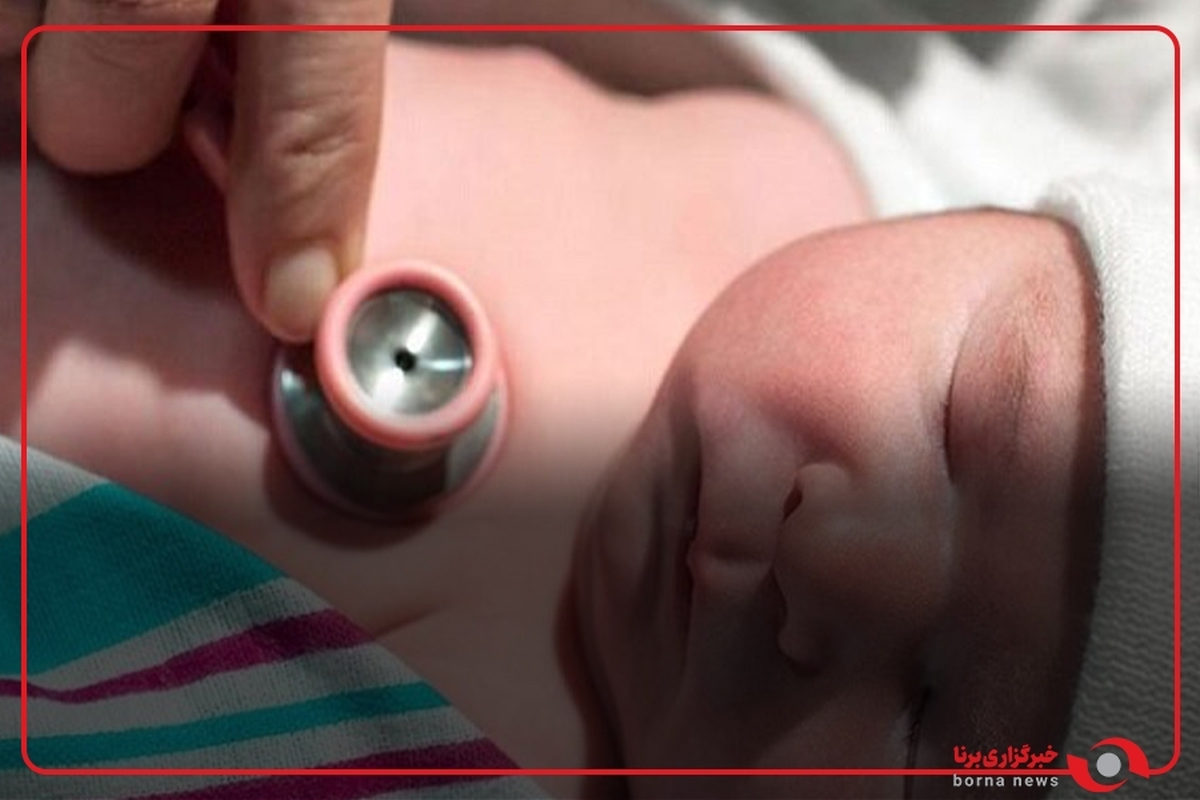 لحظات نفس‌گیر نجات نوزاد ۴۰ روزه توسط اپراتور هلال‌احمر مشهد