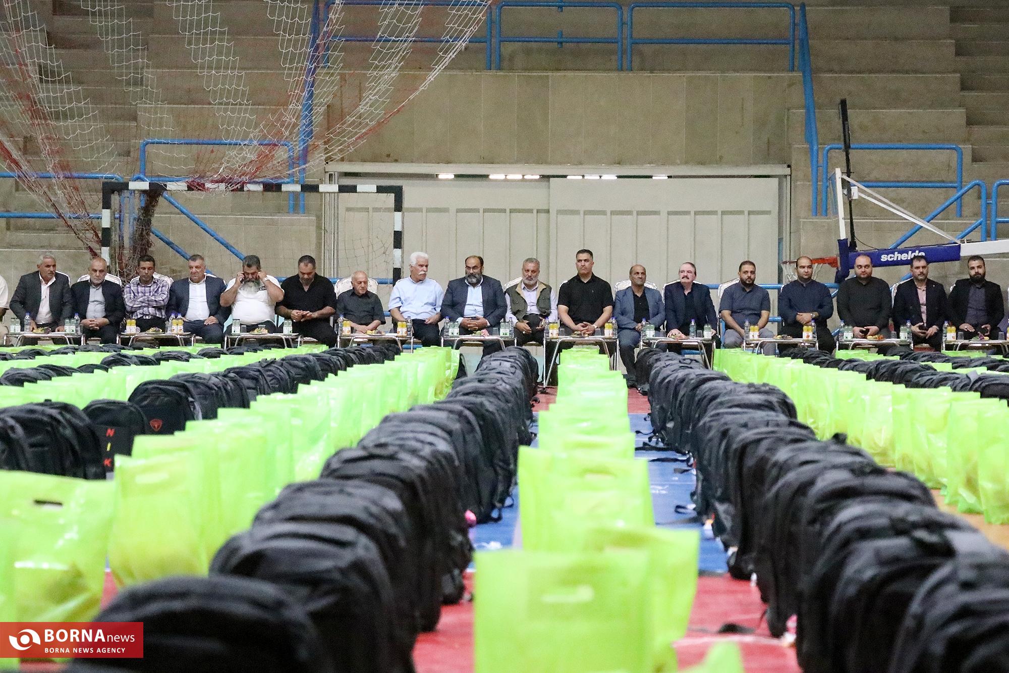 توزیع بسته های تحصیلی و معیشتی توسط خیریه دستان سبز اصفهان