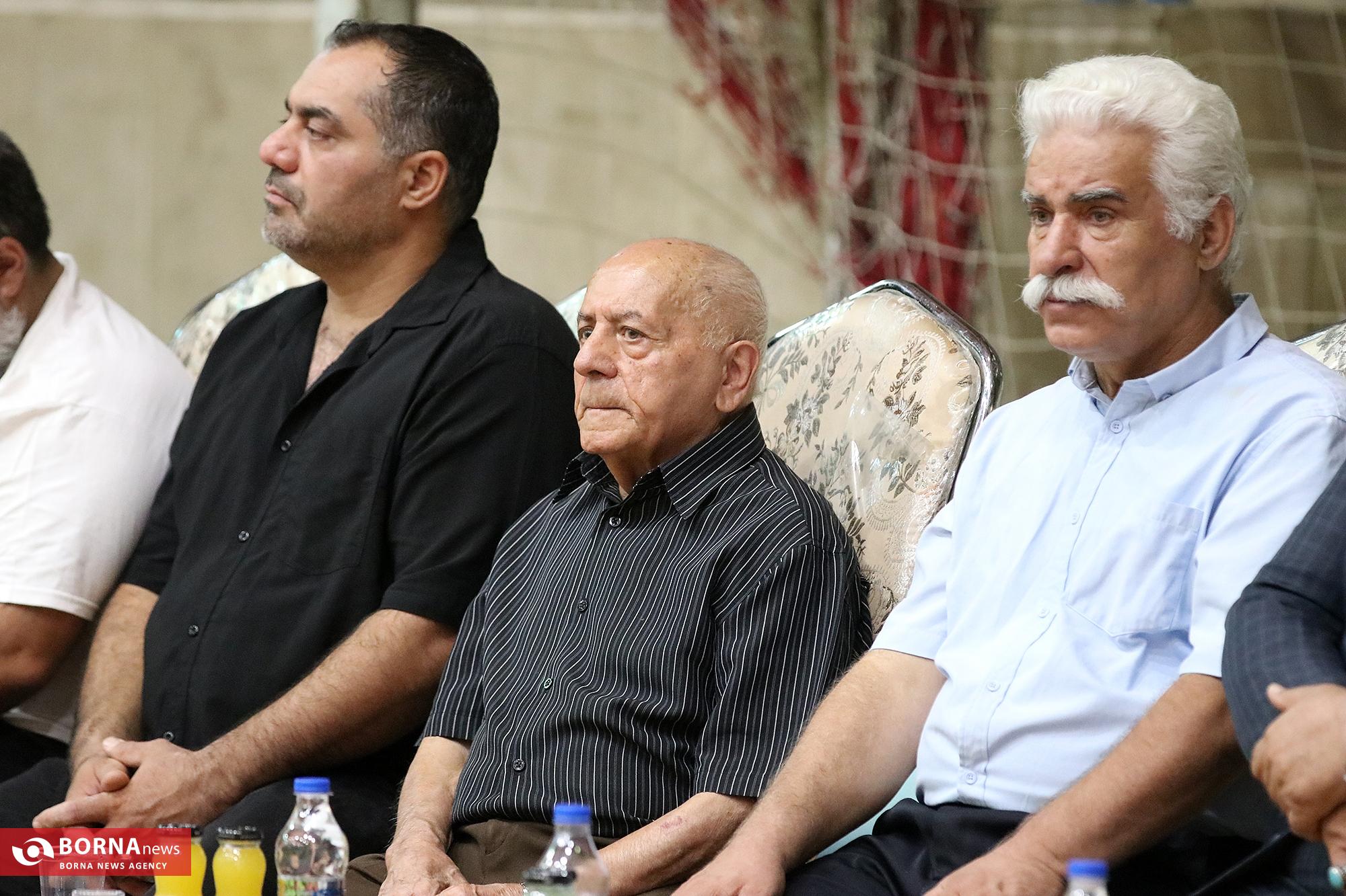 توزیع بسته های تحصیلی و معیشتی توسط خیریه دستان سبز اصفهان