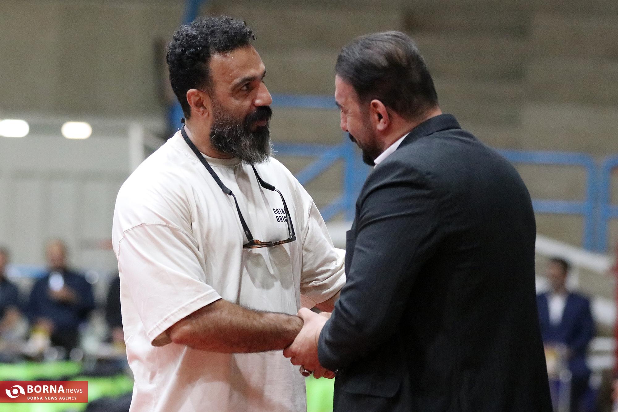 توزیع بسته های تحصیلی و معیشتی توسط خیریه دستان سبز اصفهان