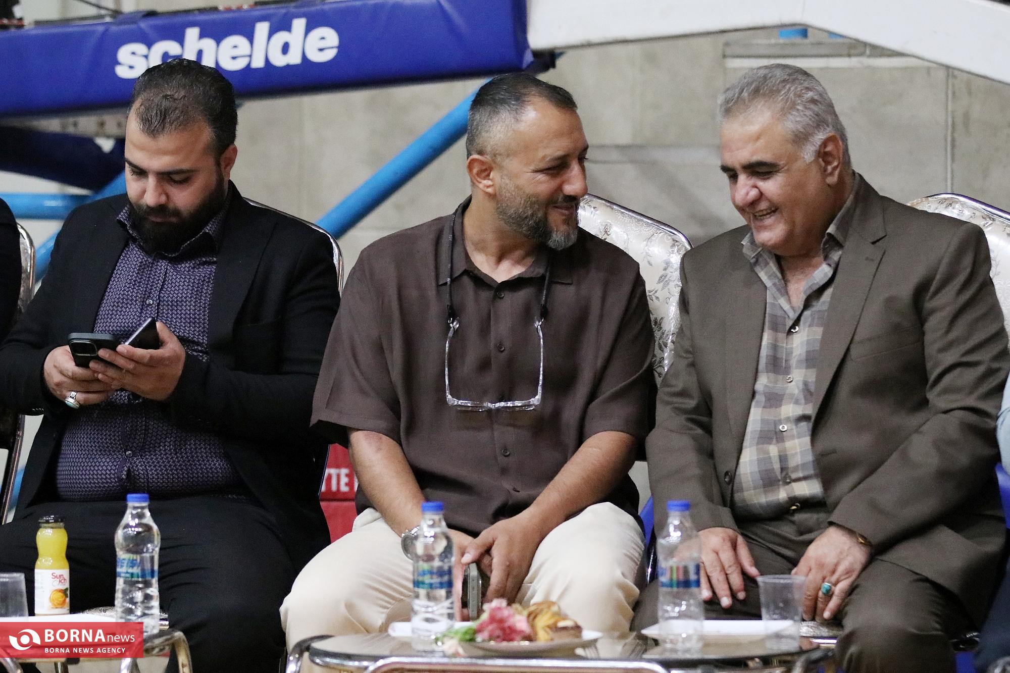 توزیع بسته های تحصیلی و معیشتی توسط خیریه دستان سبز اصفهان