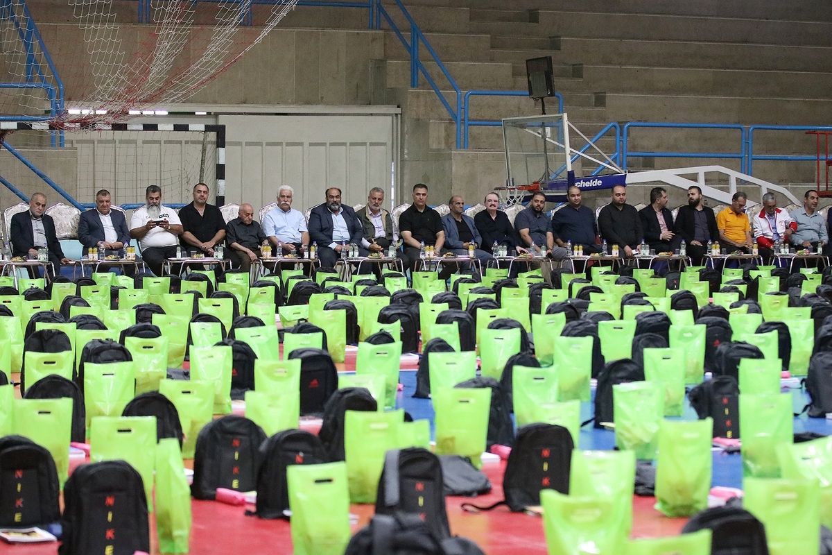 توزیع بسته های تحصیلی و معیشتی توسط خیریه دستان سبز اصفهان