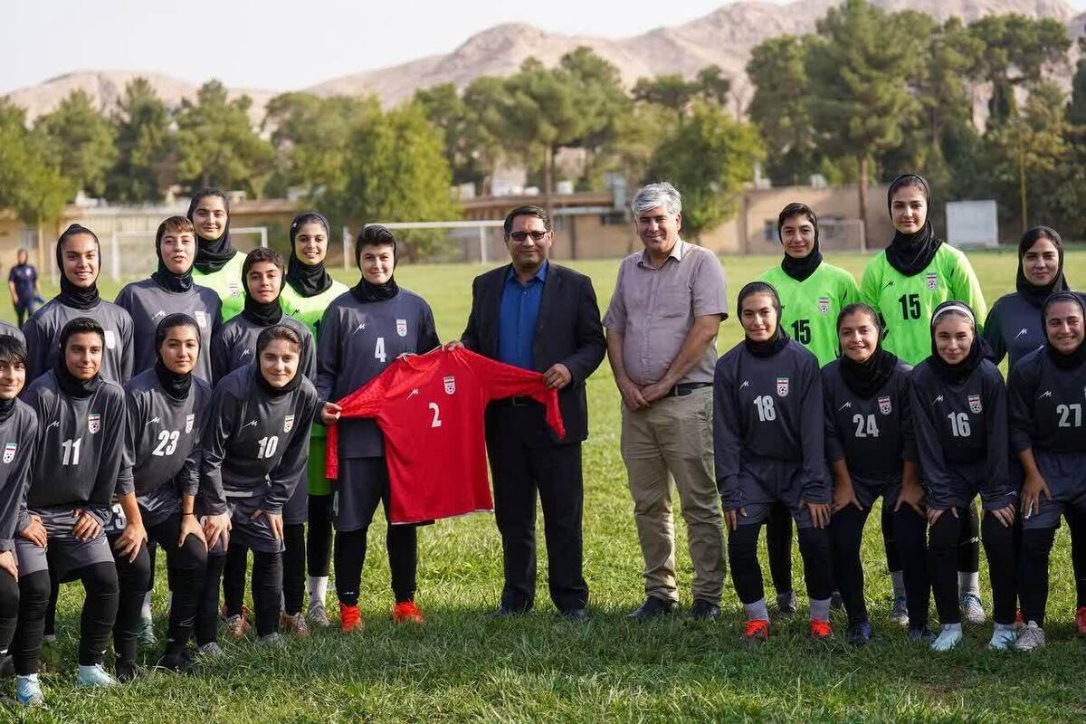 بازدید سرپرست ورزش و جوانان استان کرمان و رئیس هیئت فوتبال استان از تمرینات تیم ملی بانوان