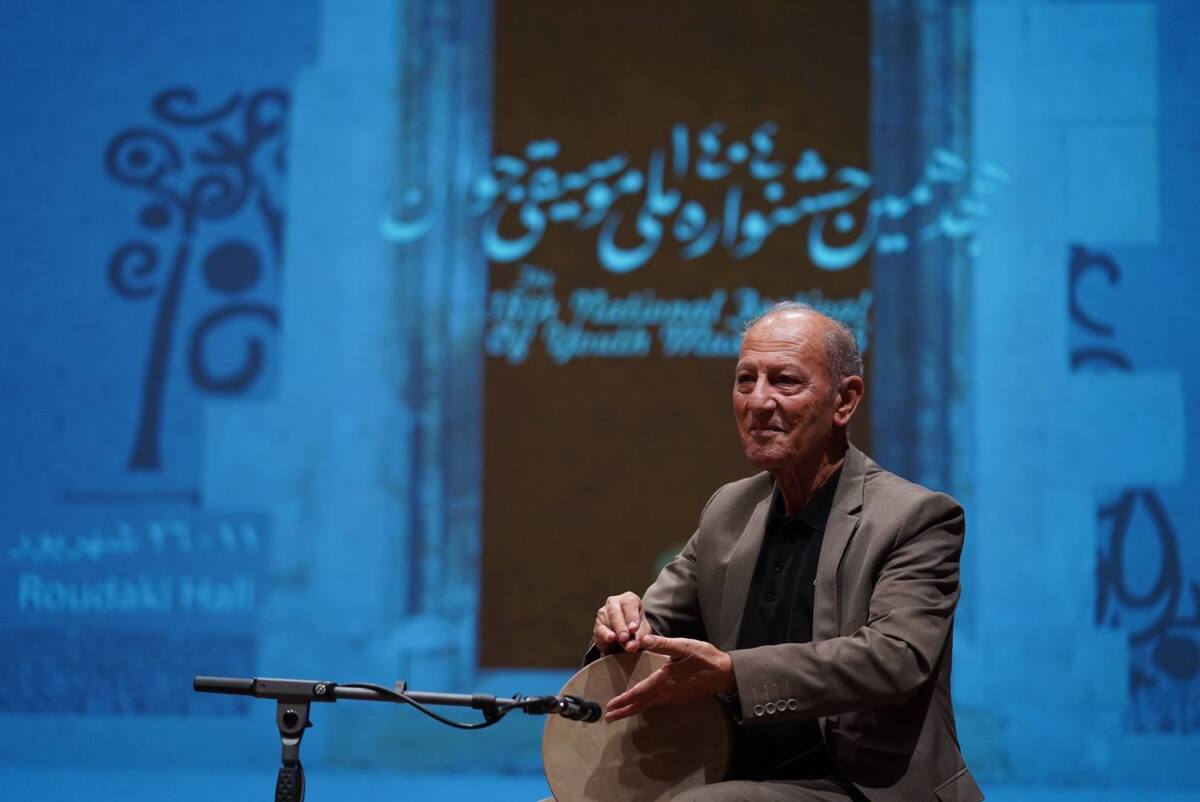 پیشکسوت تنبک‌نوازی بعد از ۳۳ سال در جشنواره موسیقی جوان نواخت