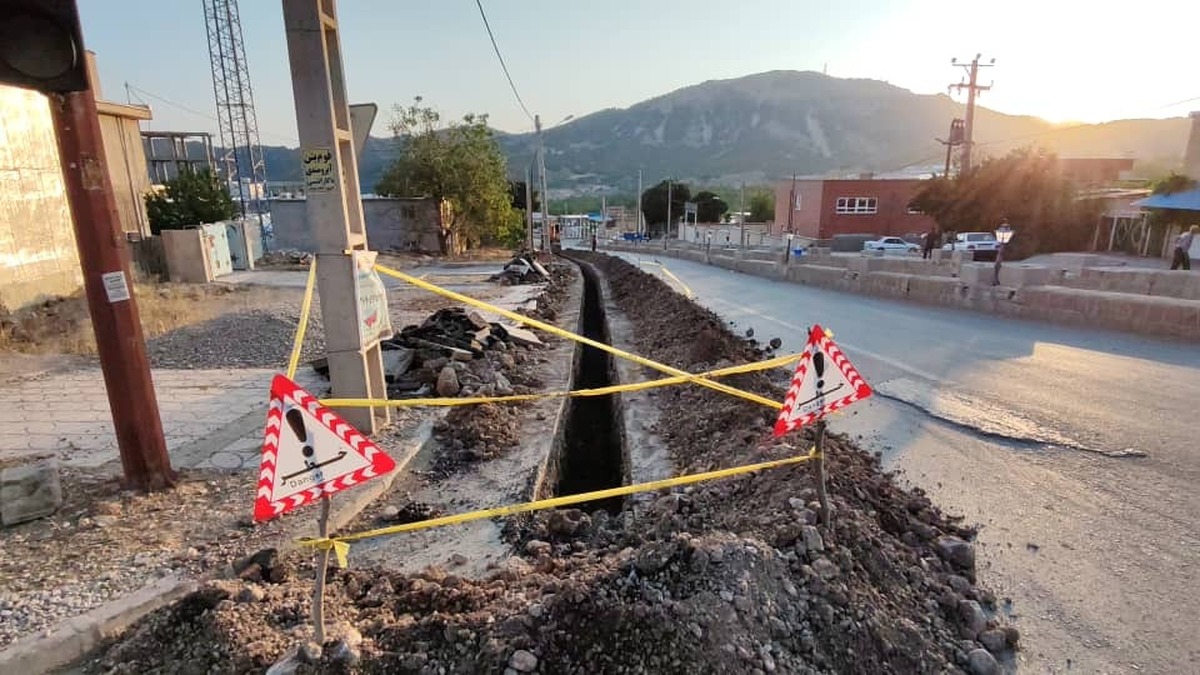 پیشرفت ۲ کیلومتری در بازسازی شبکه آب سی‌ سخت/ نصب۷۵ اشتراک جدید آب در سی‌سخت