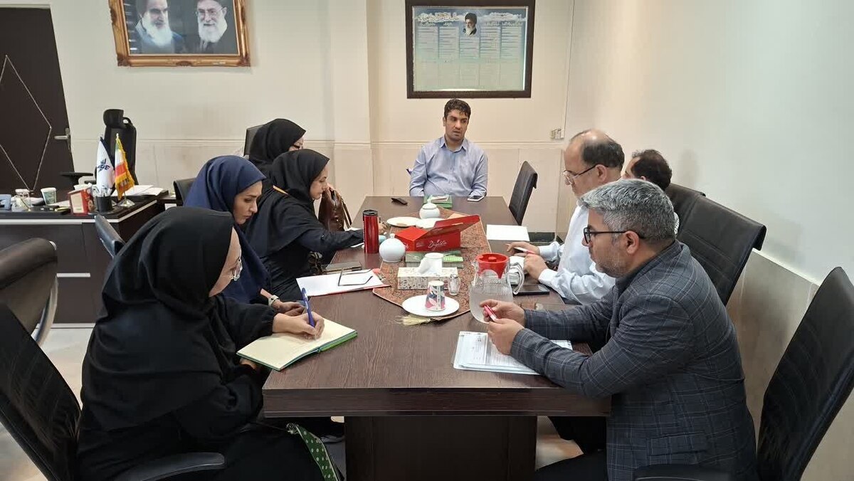 سومین نشست کمیته سیاست‌گذاری پنجمین جشنواره «نقاشی صبح امید» در واحد تهران غرب برگزار شد