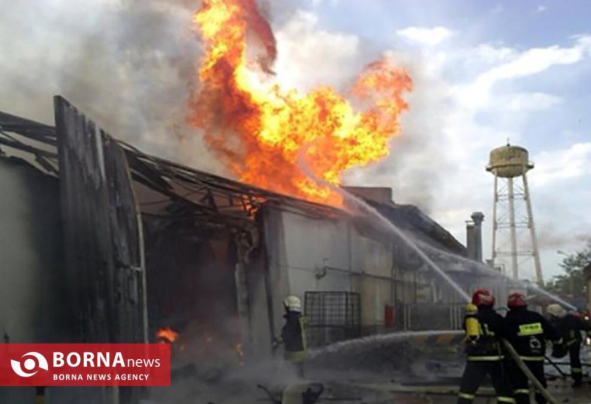 آتش‌سوزی گسترده در کارخانه یونولیت شهرک صنعتی زاگرس کرمانشاه مهار شد