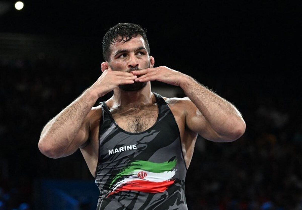 پیام تبریک کشتی‌گیر پرافتخار ایران در پی قهرمانی تیم ملی کشتی آزاد + عکس