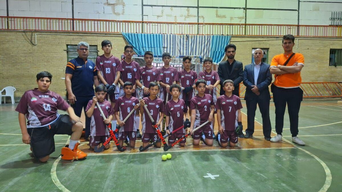 مدال برنز  برگردن نوجوانان هاکی‌باز باشگاه ریف اصفهان