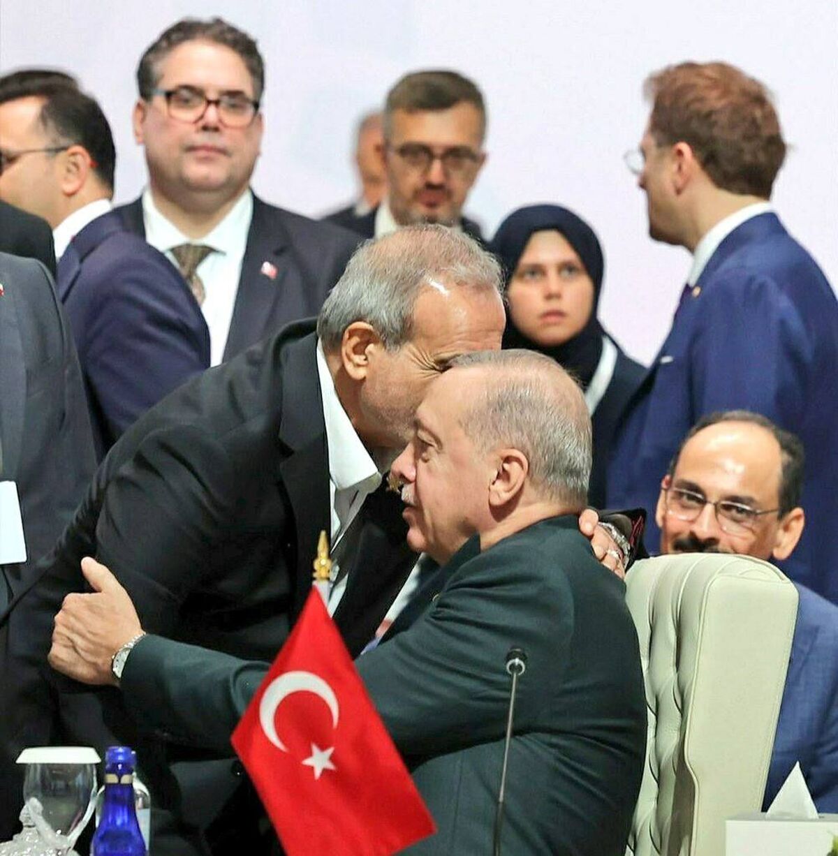 توضیحات معاون تشریفات دفتر رئیس‌جمهور درباره عکس منتشر شده از دیدار غیر رسمی پزشکیان با اردوغان