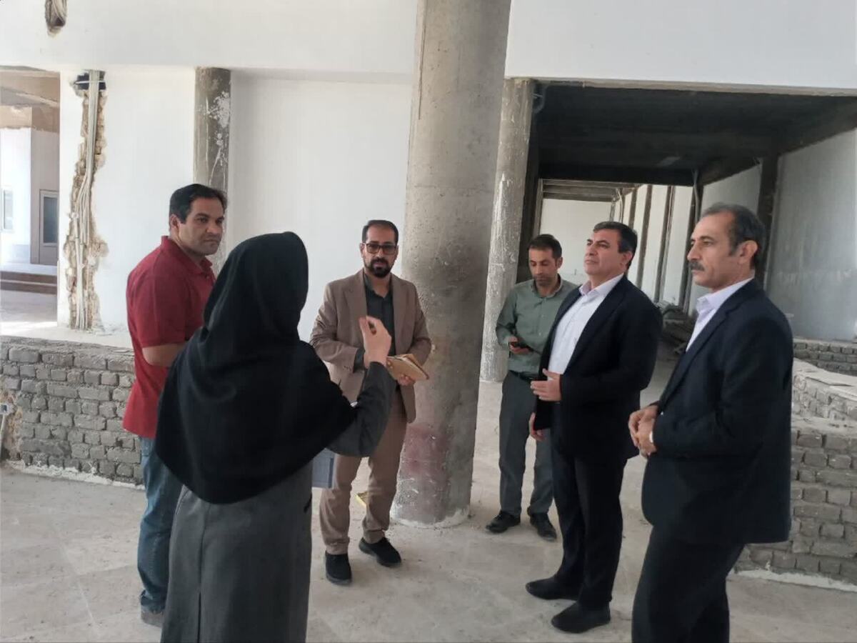 فرماندار دورود : روند تکمیل پروژه کتابخانه درجه یک دورود کند است