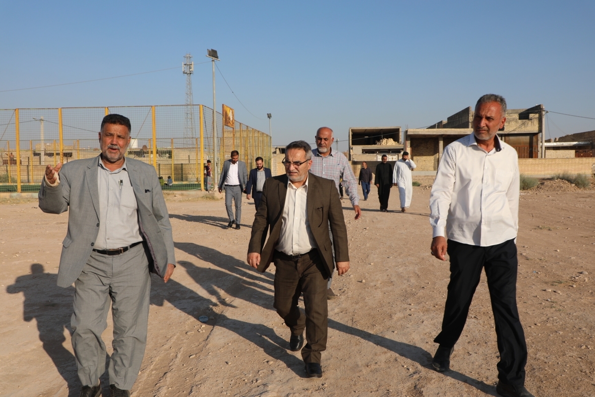 معاون استاندار خوزستان در بازدید از منطقه عین‌ دو اهواز: تکمیل پروژه‌های نیمه‌ تمام و اجرای طرح رفاه کارت فرهنگی در دستور کار قرار است