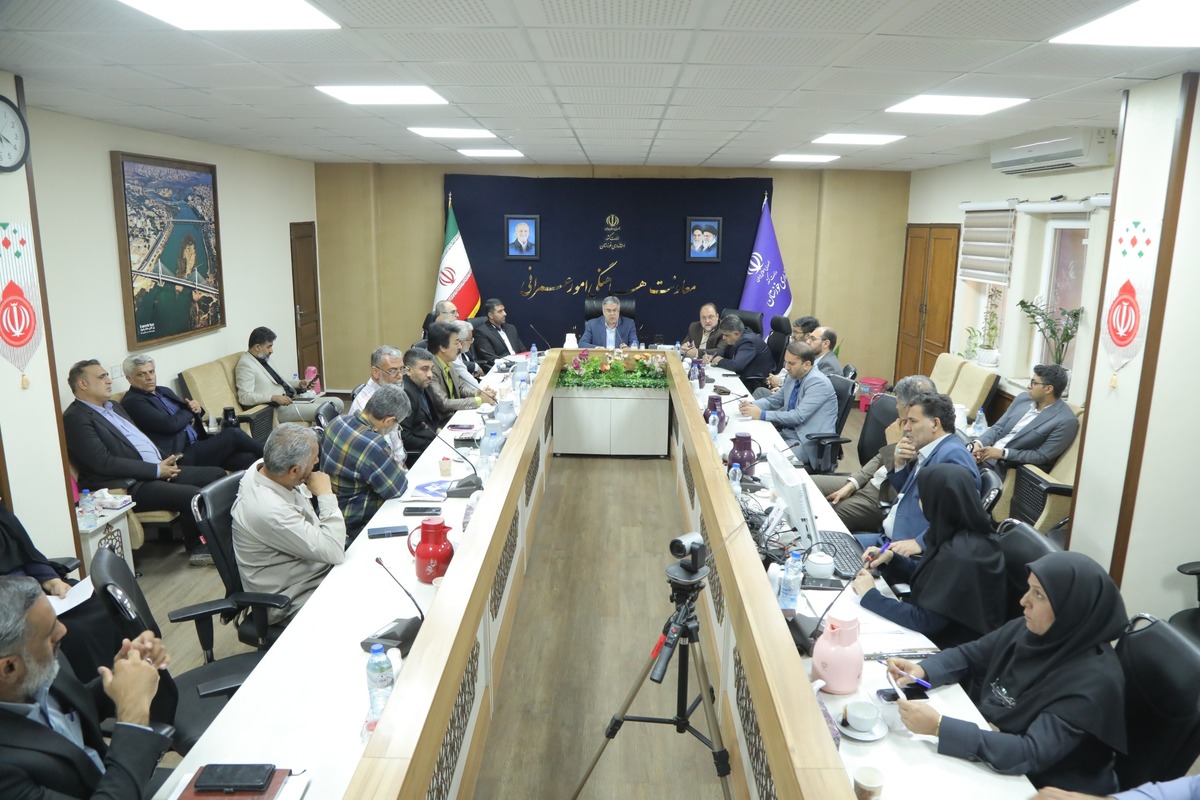 دو روز پس از دیدار مردمی استاندار خوزستان؛ نشست معاون عمرانی استاندار با معتمدین کوی مهدیس و مدیران دستگاه‌های اجرایی برگزار شد