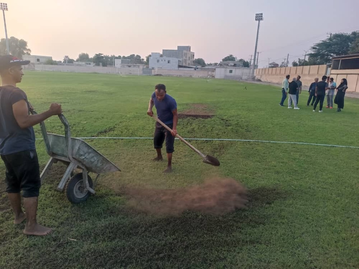پیشرفت ۲۰ روزه شهرداری میناب در بازسازی ورزشگاه شهید امینی میناب