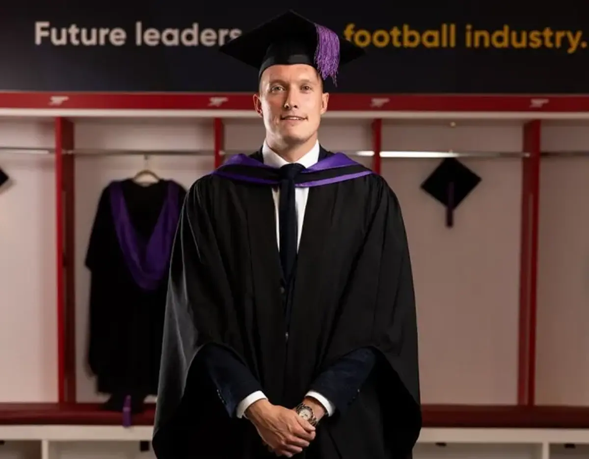 مدافع اسبق منچستریونایتد: خوشحالم که فارغ‌التحصیل شدم و مدرک گرفتم