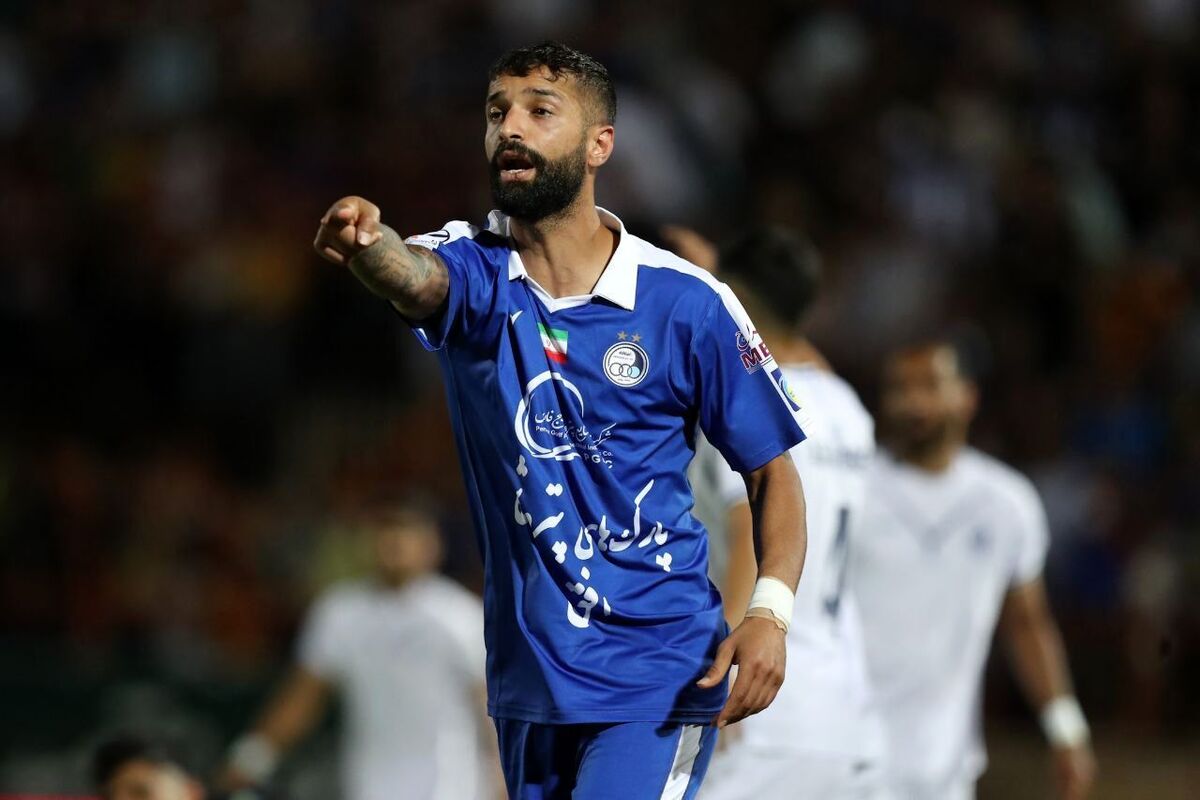 پس از شکست سنگین مقابل الوصل؛ مدافع استقلال به سیم آخر زد!