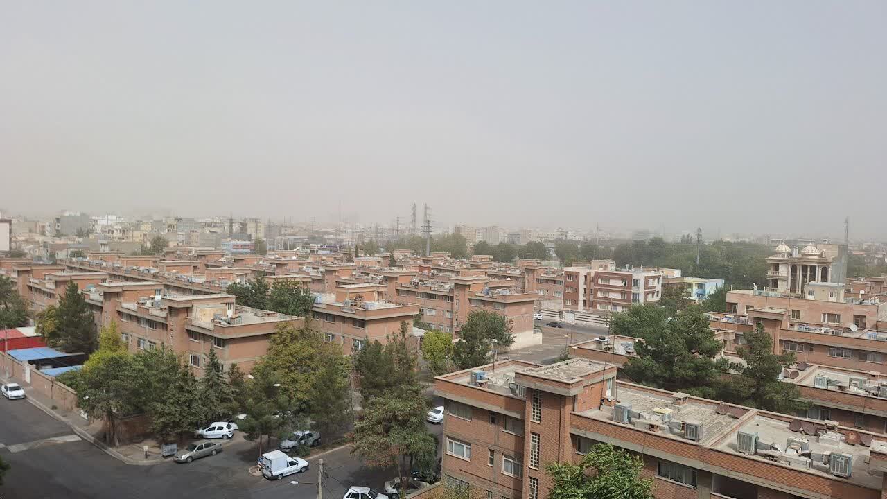 گردوغبار شهر قزوین را فرا گرفت