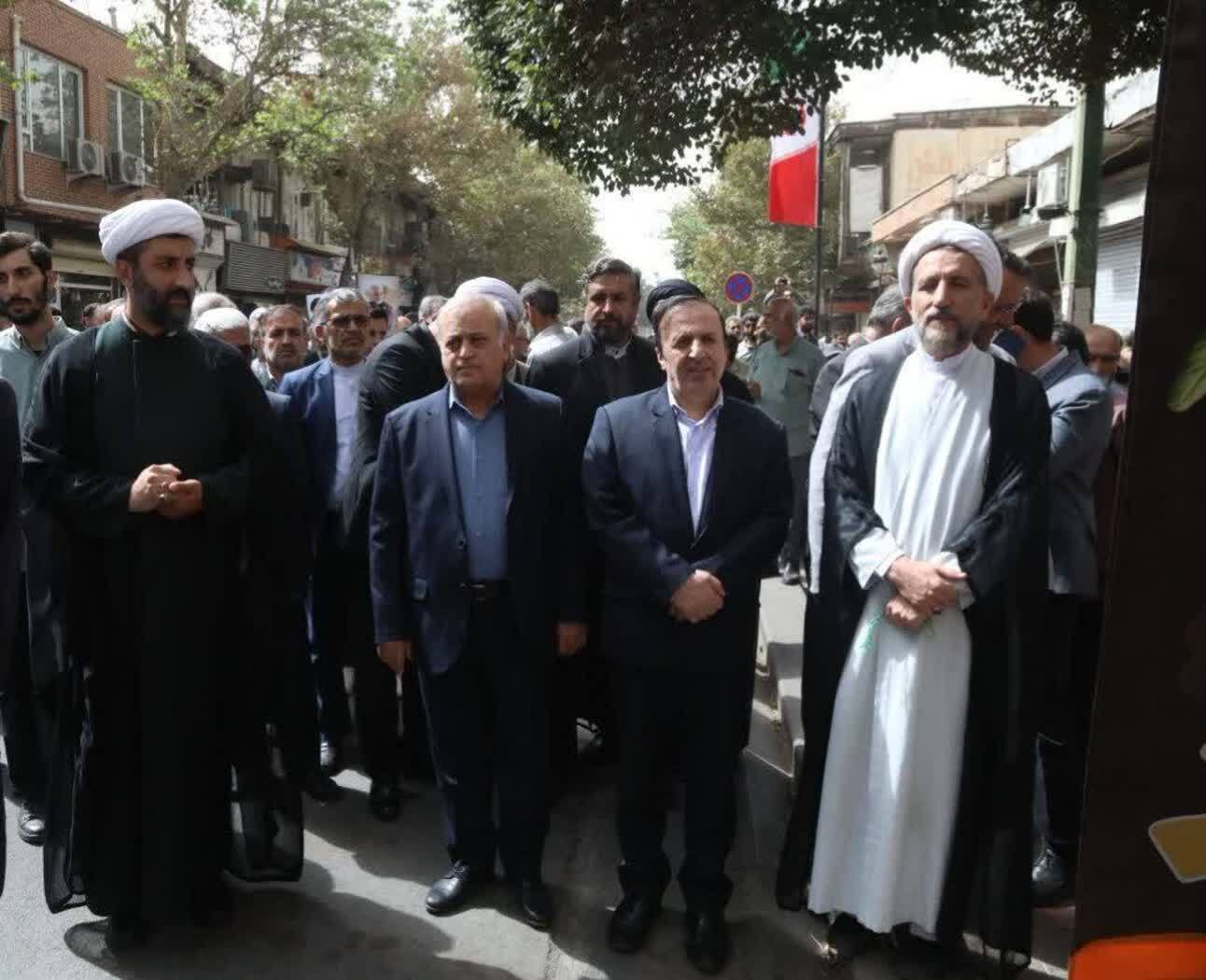 راهپیمایی خشم و نصر در قزوین برگزار شد راهپیمایی خشم و نصر در قزوین برگزار شد