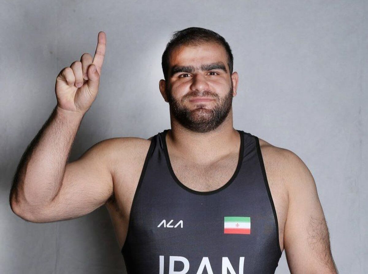 طلای سنگین‌وزن فرنگی بر گردن کشتی‌گیر ایرانی/ میرزازاده قاطعانه قهرمان جهان شد
