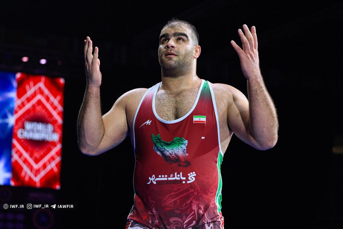 میرزازاده: امیدوارم با این طلا دل خانواده‌ام و دل مردم کشورمان شاد شده باشد