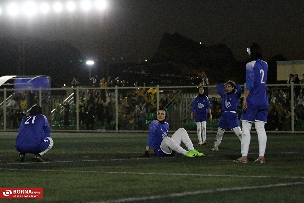 دیدار تیم‌های فوتبال دختران سپاهان- آوا