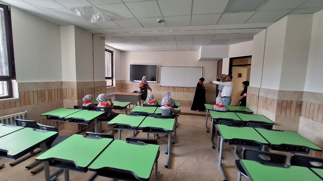 دبیرستان فاخر ۱۸ کلاسه پاسداران قزوین افتتاح شد 