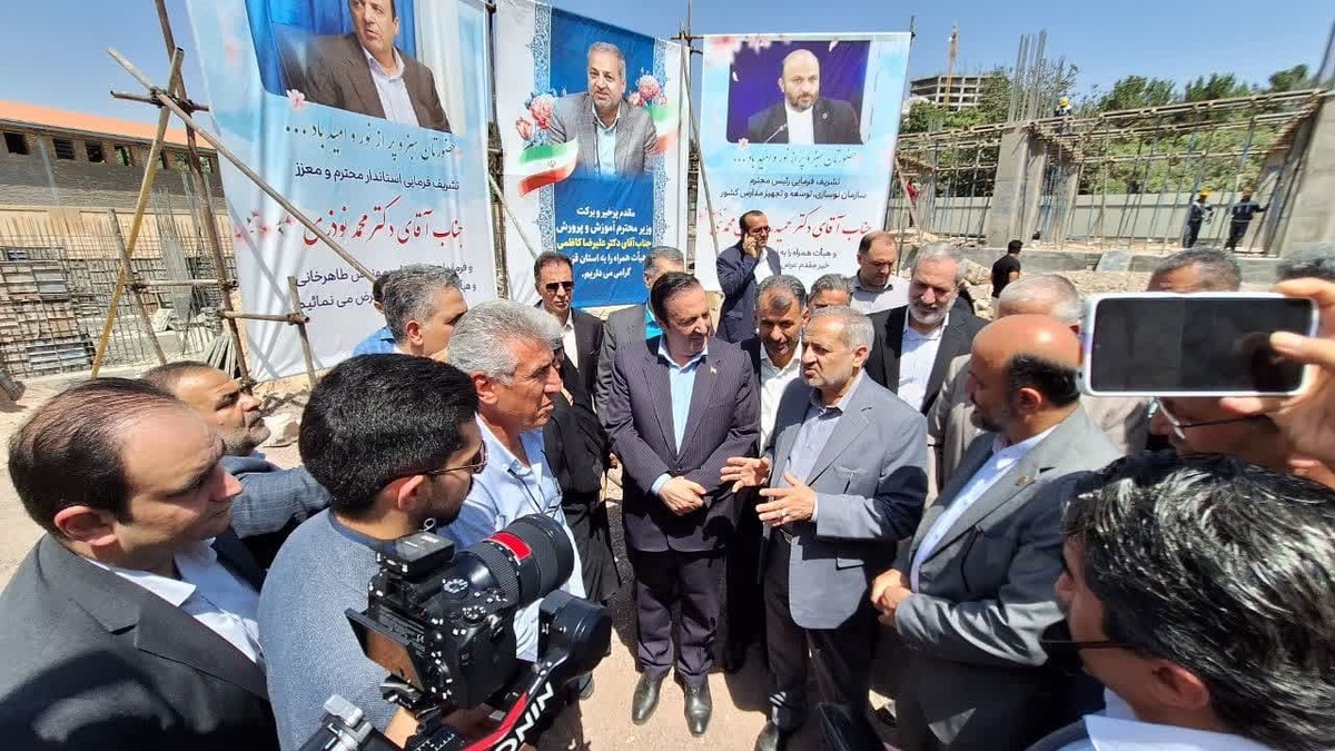 وزیر آموزش و پرورش از مجتمع آموزشی دارالفنون قزوین بازدید کرد 