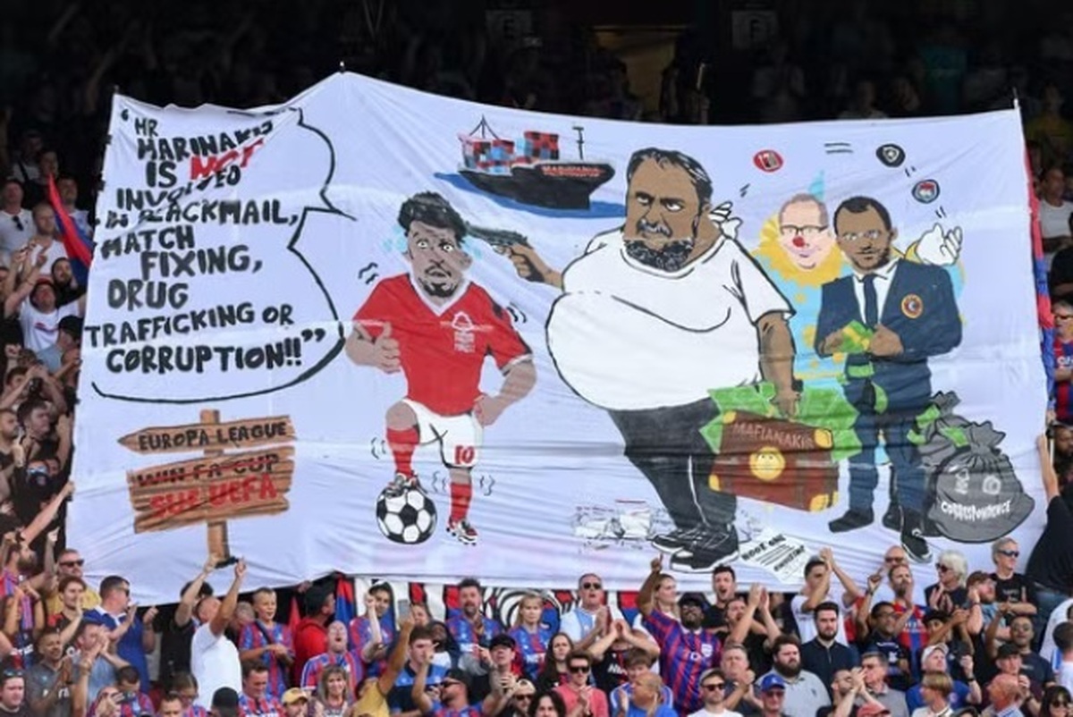 آغاز تحقیقات اتحادیه فوتبال انگلیس درباره بنر عجیب هواداران کریستال پالاس