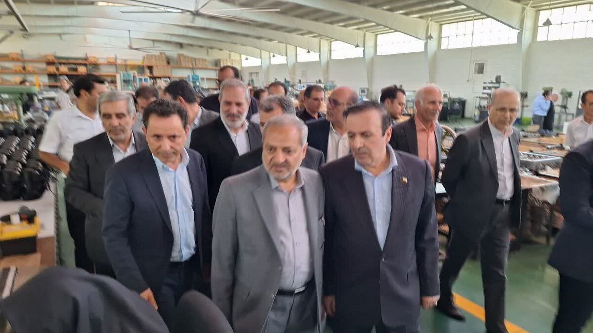 وزیر آموزش و پرورش از خط تولید کولر‌های سلولزی و پلیمری بازدید کرد 