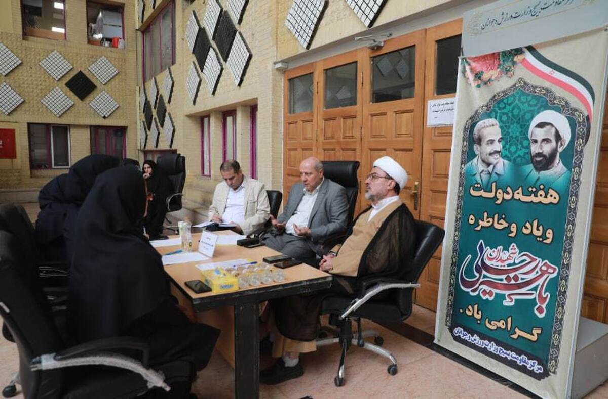 به منظور دیدار کارمندان با معاونان وزارت؛ میز خدمت وزارت ورزش برگزار شد