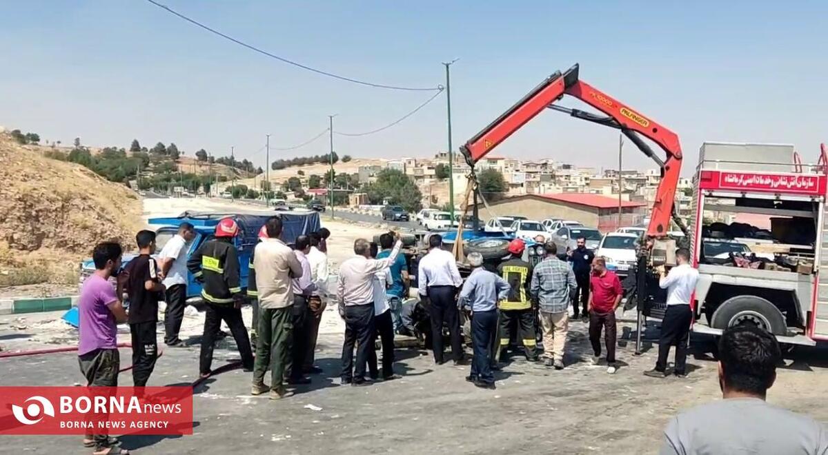 واژگونی نیسان وانت در کرمانشاه سه مصدوم برجا گذاشت/ نجات سرنشین محبوس توسط آتش‌نشانان